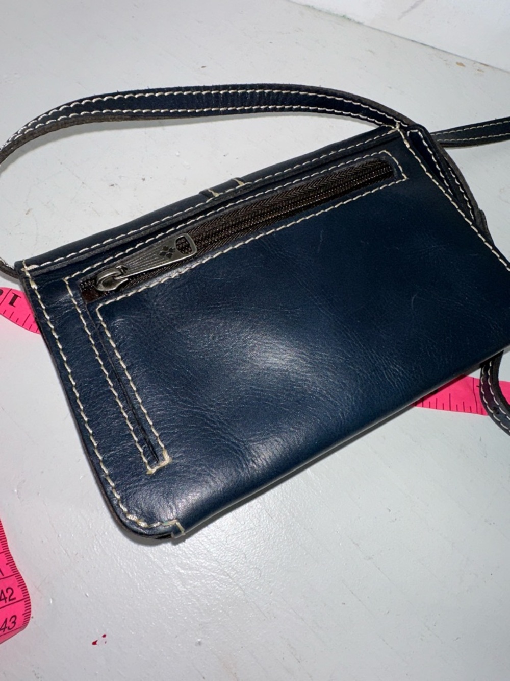 Patricia Nash navy leather crossbody clutch - Picture 6 of 7